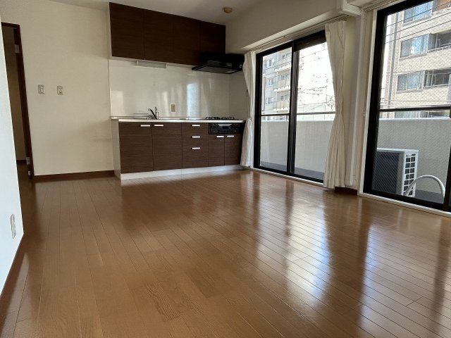 朝日根津八重垣マンションの居間・リビング