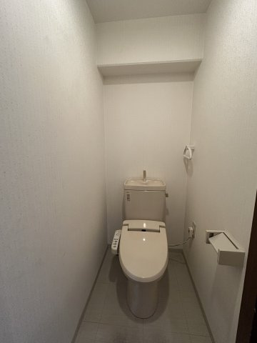 朝日根津八重垣マンションのトイレ