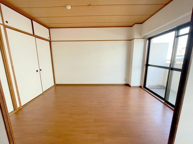 シャトー玉川第一の洋室