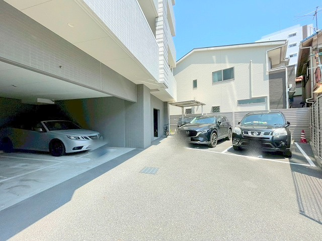 ファーストステージ北大阪レジデンスの駐車場