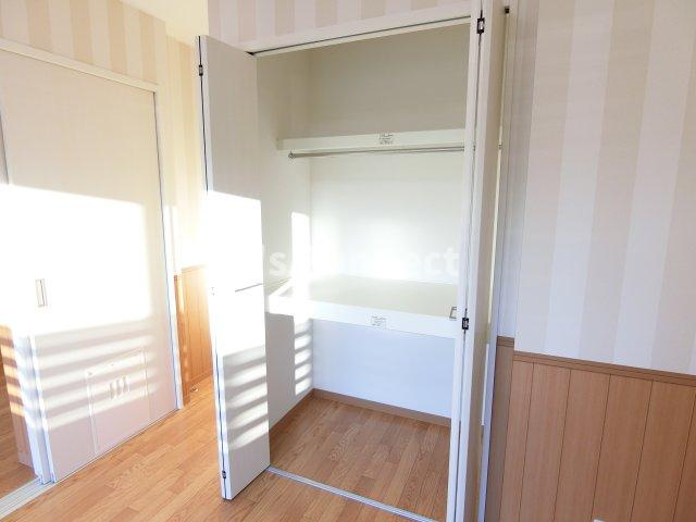 【設備】 | ｋａｈａｒａ | 南側洋室にも収納付き。