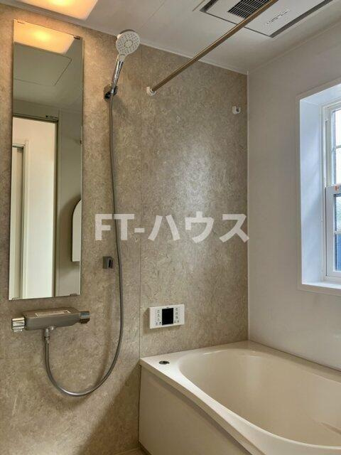 コースタル金杉の浴室