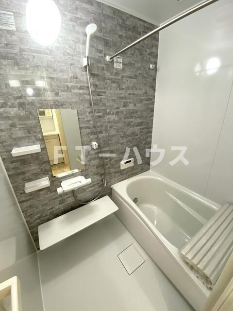 ロイヤルコート高根台の浴室