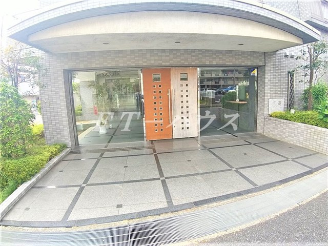 船橋市薬円台６丁目の賃貸マンションのエントランス