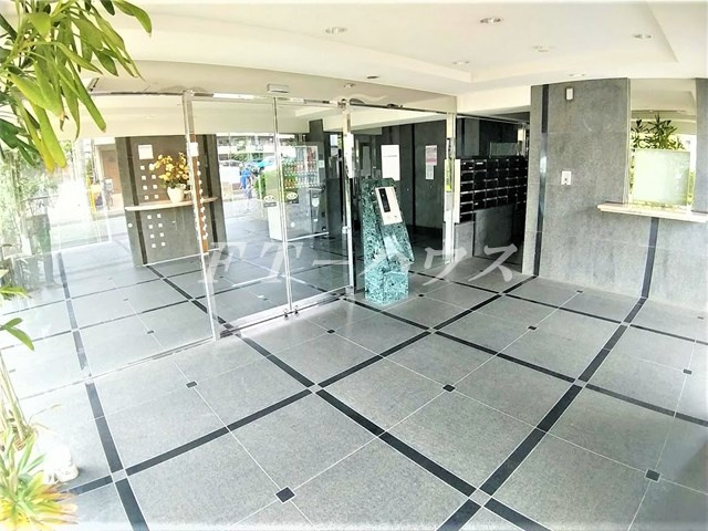 船橋市薬円台６丁目の賃貸マンションのエントランス