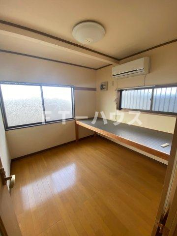 船橋市三山９丁目のアパートの居間・リビング