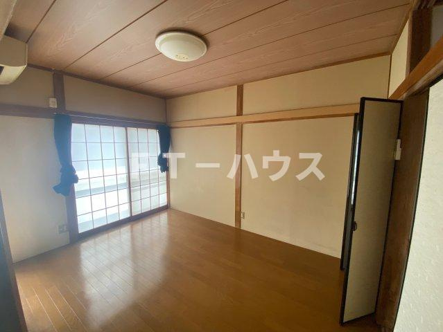 船橋市三山９丁目のアパートの居間・リビング
