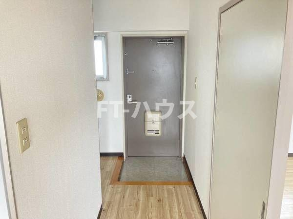 ビレッジハウス古和釜５号棟の玄関
