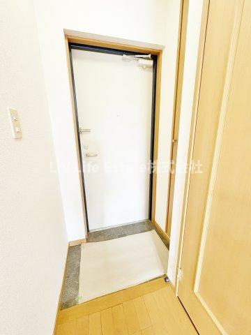 東大和市向原６丁目の賃貸マンションの玄関