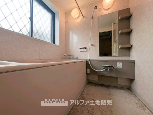 青梅市師岡町2丁目　中古戸建の浴室|【Bathroom】
◆一日の疲れを癒す◆ユニットバスを新品交換予定。湯船につかって身体を休めたり、気分をリフレッシュしたりと、毎日のバスタイムを心地よく楽しめます。