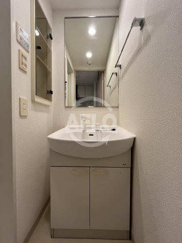 アドバンス新大阪シティライフの独立洗面台|洗面台