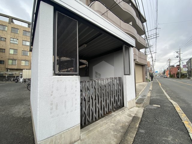 サーティ西尾のその他