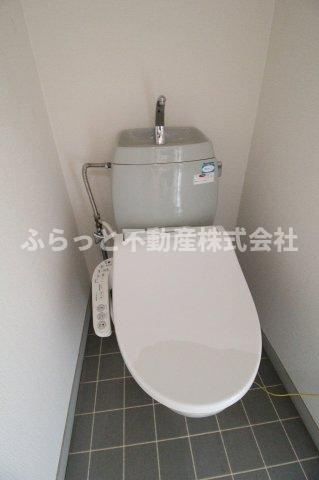 カーサ阿見のトイレ|落ち着いた色調のトイレです