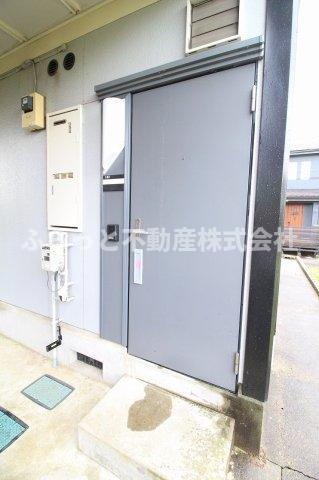カーサ阿見の玄関|収納もある玄関です