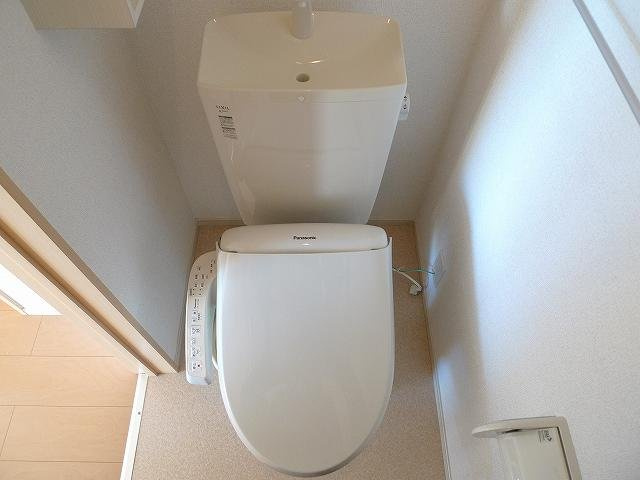 フォーシーズンⅢのトイレ|落ち着いた色調のトイレです
