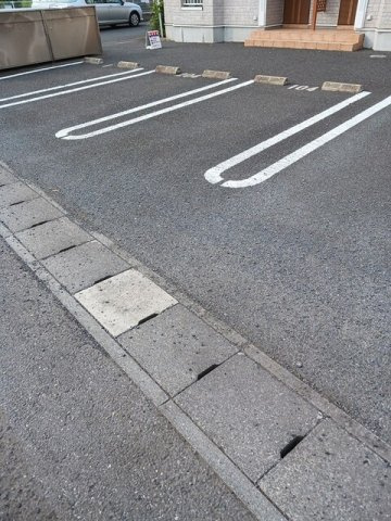デルソーレＡの駐車場|駐車場があるので、車を買う予定の方も安心です