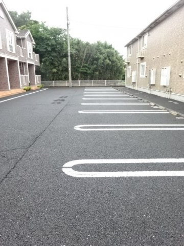 デルソーレＣの駐車場|車をお持ちの方に嬉しい駐車場付きの物件です