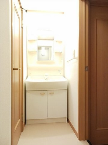 エレガンシアⅠの洗面所|明るい洗面所です