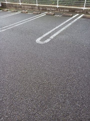 エレガンシアⅠの駐車場|車をお持ちの方に嬉しい駐車場付きの物件です