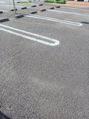 サンライト若松　Ⅰの駐車場|駐車場があります