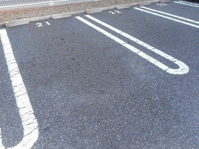 シャルロット　Ⅰの駐車場|駐車場に車を止められます