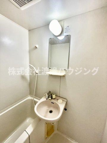 ヴィラ・スリースター尼崎の洗面所