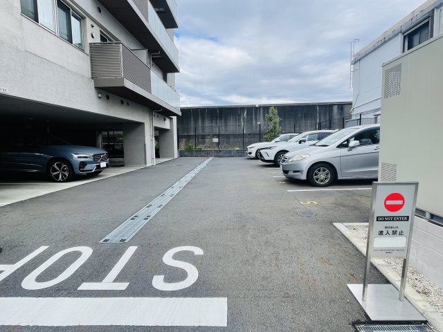 クレヴィア南千住RIVER SIDE TWIN WESTの駐車場
