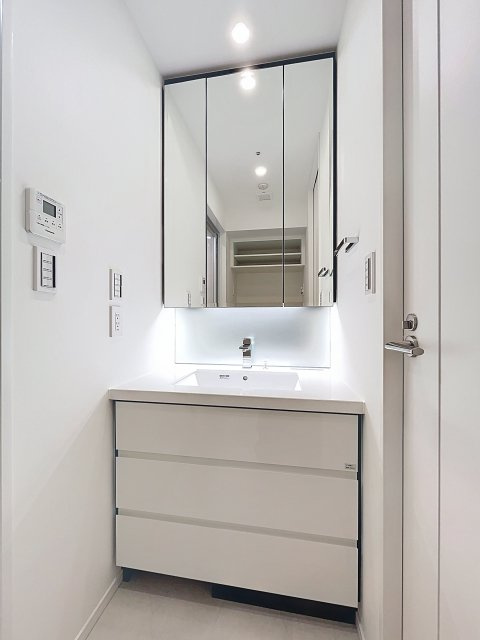 ＷＯＲＬＤ　ＴＯＷＥＲ　ＲＥＳＩＤＥＮＣＥの独立洗面台