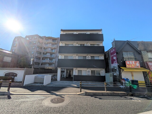★落ち着いた色合いの外観★