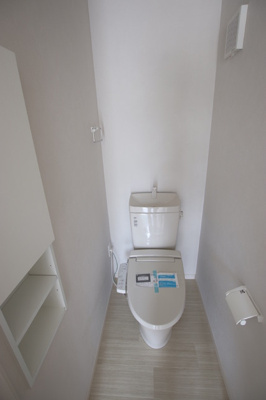 温水便座付のトイレです★