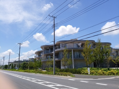 流山市立おおたかの森小学校まで1300ｍ