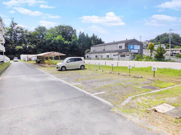 ビレッジハウス恵那2号棟の駐車場