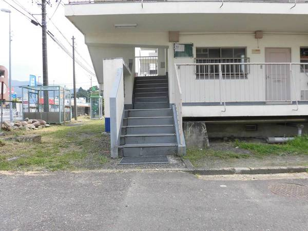 ビレッジハウス恵那2号棟のエントランス