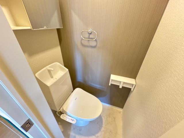 トウリ　ルームズ徳川東のトイレ|シャワー付トイレ