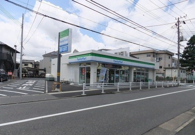 サンパティークの周辺|ファミリーマートまで180m