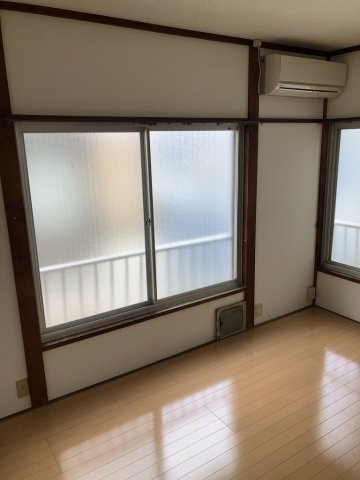 朝霞ハイツ南棟の居間・リビング