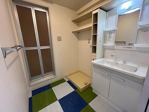 労住協千舟町ハイツの洗面所