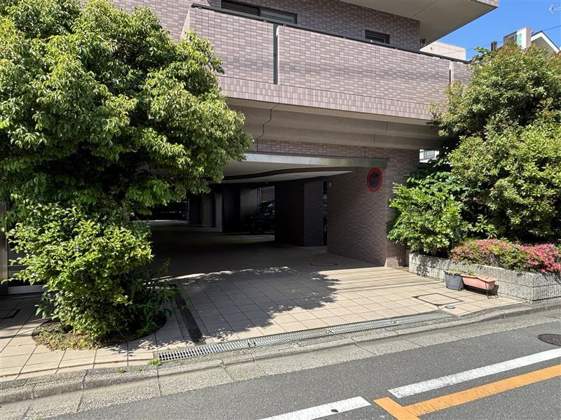 ルートホワイトⅡのエントランス