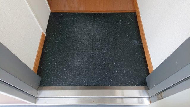 レオパレスグランディールの玄関