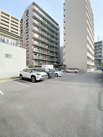 スカイコート松原の駐車場