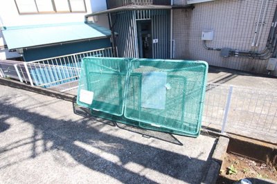敷地内ごみ置き場