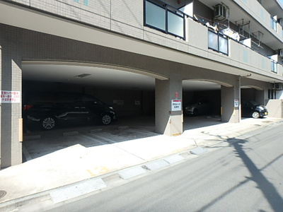 敷地内駐車場（有料・要空き確認）