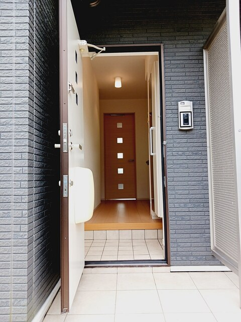 クイーン・ヒルズの玄関
