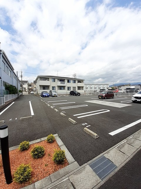 ジュネス厚原　Ｂの駐車場