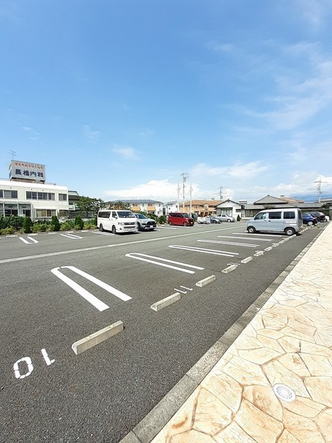 グランエストⅦの駐車場