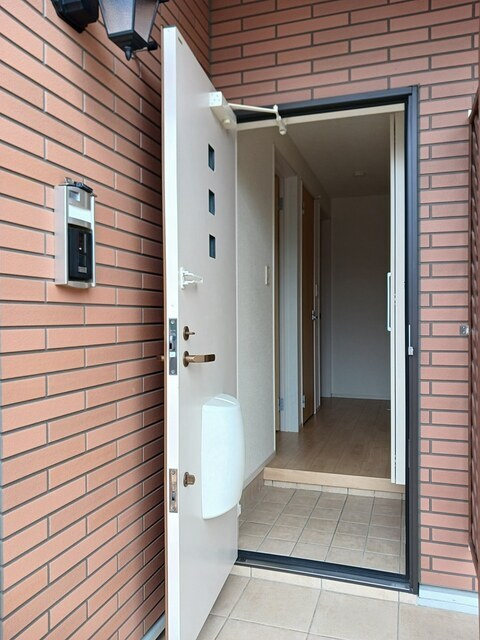 グランエストⅦの玄関