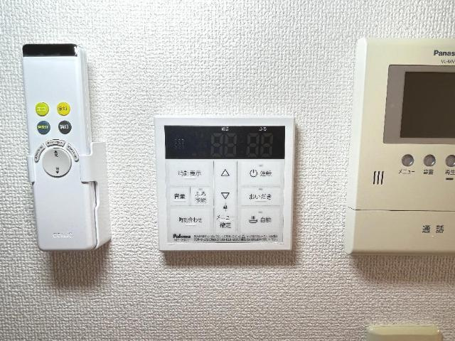 ＬＥ　ＭＩＲＡＧＥ（レ　ミラージ）の玄関|給湯リモコン