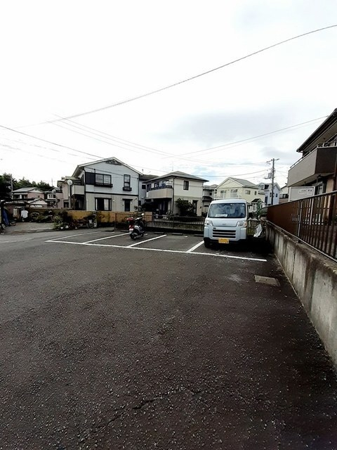 エルディムドミール小林の駐車場