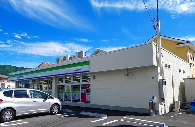 ドゥ・コリーヌの周辺|その他「ファミリーマート 二の岡店まで550m」