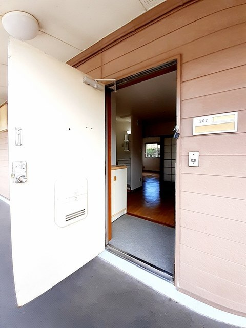 エルディムふじおかＢの玄関
